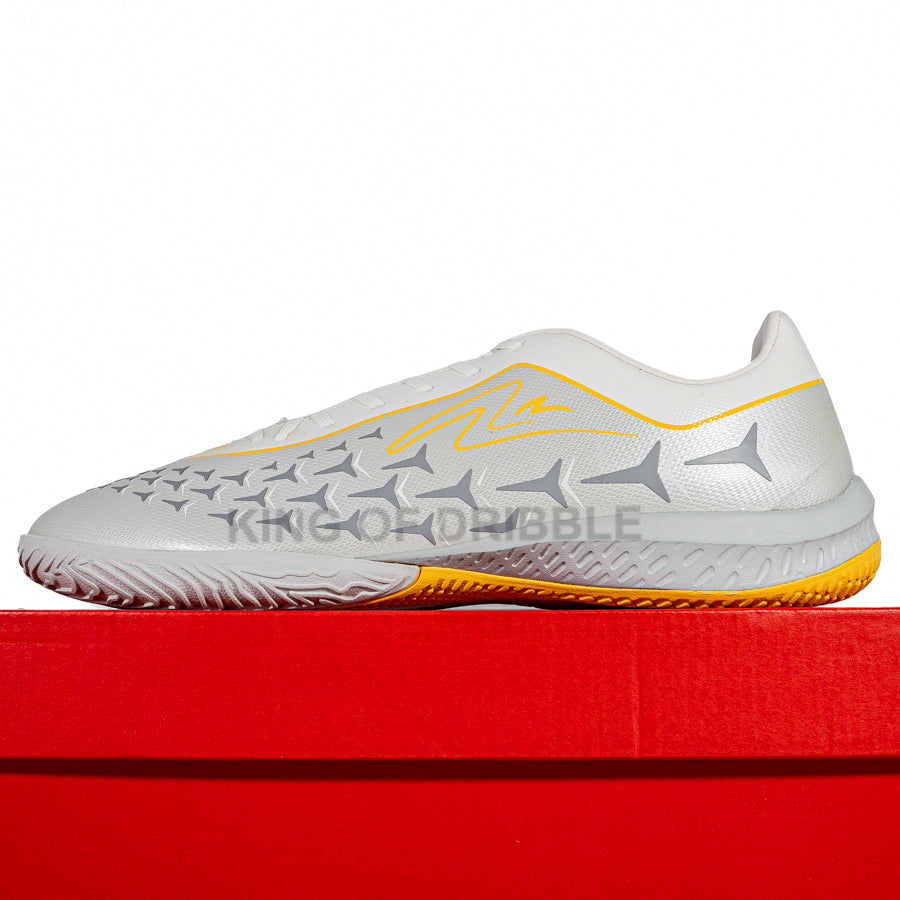 KING OF DRIBBLE Sepatu Futsal Specs Accelerator Alphaform Pro IN 1020198 Original