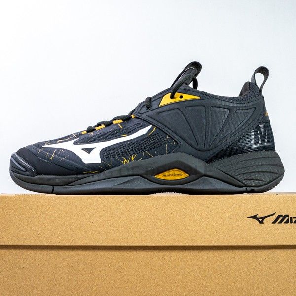 KING OF DRIBBLE Sepatu Volley Mizuno Wave Momentum 2 V1GA211241 Original
